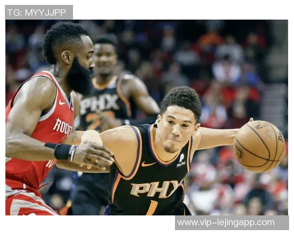 布克半场表现平平18分钟仅得10分3篮板6助攻正负值惨淡11